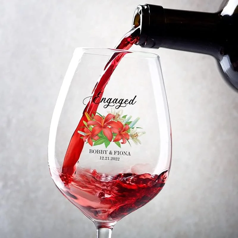Marke: Rimego Weingläser Verlobte Weihnachten Ornament Weinbecher Set mit 2 Stück für Paare Jahrestag Hochzeit Geschenk personalisierte Weingeschenke für Frauen und Männer, 325 ml — Wein und Festtafel