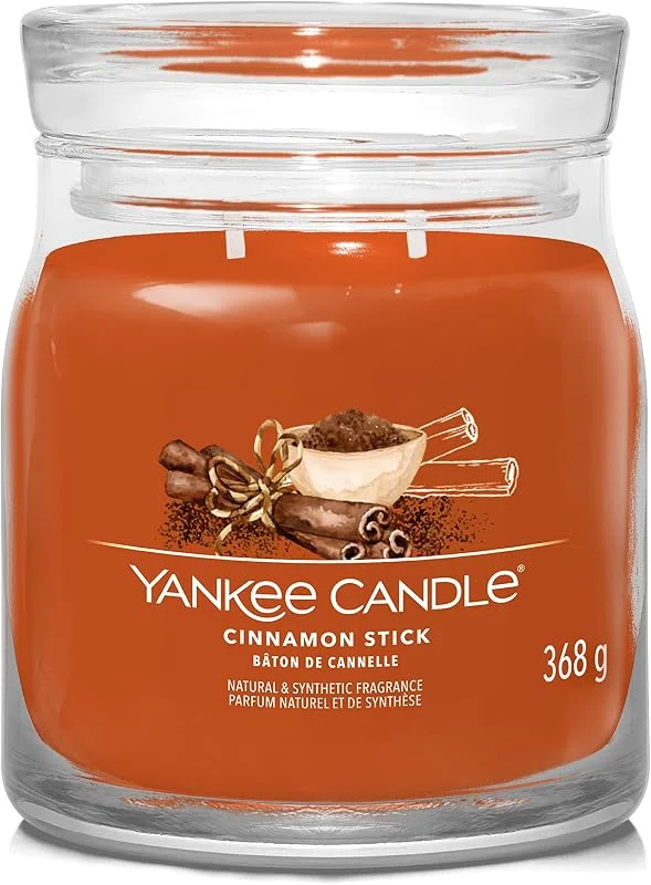 Besuche den Yankee Candle-Store Yankee Candle Signature Duftkerze, Zimtstab mittlere Glaskerze mit Doppeldochten, Sojawachs-Mischung lange brennende Kerze, perfekte Geschenke für Frauen — Kerzenlicht Abendessen
