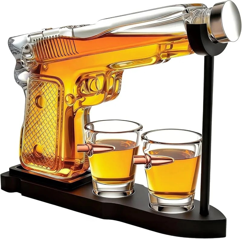 Besuche den The Wine Savant-Store The Wine Savant Whisky & Wein Gewehr Karaffe Set - 300 ml Pistolen-Dekanter Mit 2 Gläsern - Geschenkset Für Männer Zum Geburtstag — Wein und Festtafel