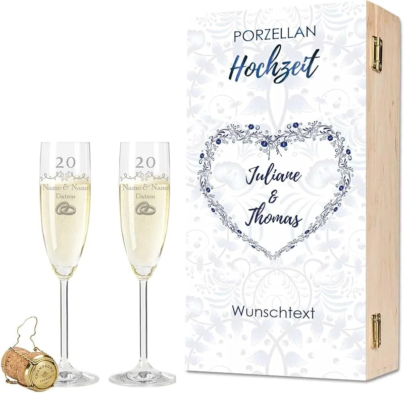 Besuche den GRAVURZEILE-Store GRAVURZEILE Sektgläser mit Gravur - Porzellanhochzeit 20 Jahre - Personalisiert mit Namen & Datum inkl. Holzkiste - Geschenk zur Hochzeit Verlobung Jahrestag — Wein und Festtafel