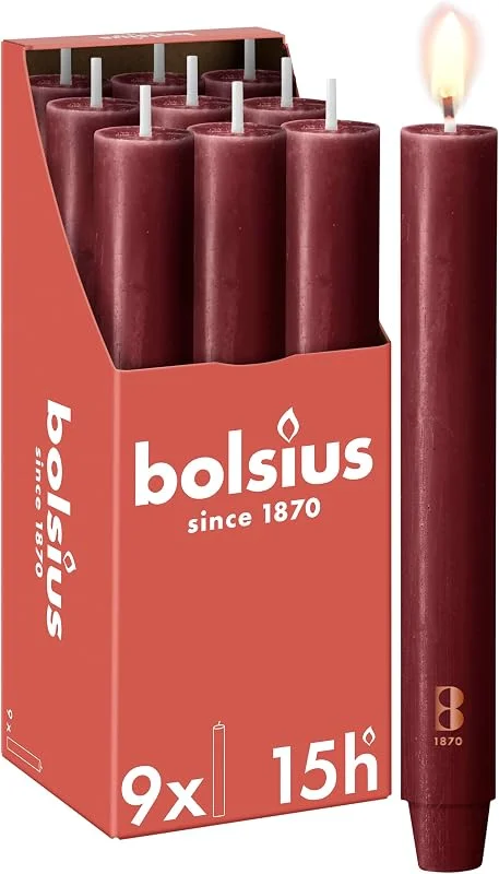 Besuche den bolsius-Store Bolsius - Stabkerze XL Rustik - 23 x 3 cm - bordeauxrot - im Karton zu 9 Stück - Länge Brenndauer 15 Stunden - Unparfümierte - Enthält Natürliches Pflanzenwachs - Ohne Palmöl — Kerzenlicht Abendessen
