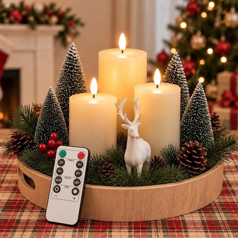 Marke: Pinkunn Pinkunn Weihnachtskerzenhalter mit 3 weißen flammenlosen Stumpenkerzen, Rentier, Mini-Weihnachtsbäume, Holztablett, künstliche Tannenzweige, Beeren, Tannenzapfen — Weihnachtsbeleuchtung