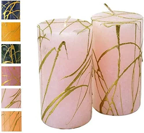 Besuche den Klocke Kerzen-Store Adventskerzen m. goldenem Muster – 2 Stück - Rustikale Oberfläche - Kerzen, Stumpenkerzen - Weihnachten, Weihnachtskranz, Adventskranz (Softrosa, Höhe: 11cm, ⌀ 6cm - 2 Stück) — Advent und Tisch