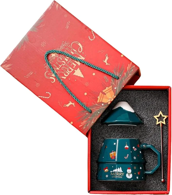 Marke: HSTWODE 350ml Weihnachtstasse, Weihnachtsbaumbecher Keramiktasse, Tee Saft Milch Weihnachtstassen mit Deckel, Kreative Weihnachtsbaum Kaffeetasse für Geburtstag Weihnachten Geschenke (Grün) — Advent und Tisch