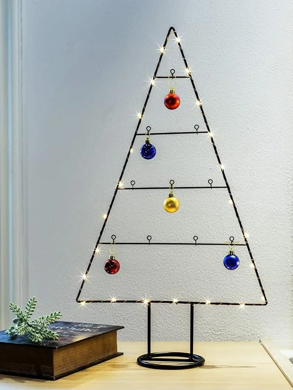 Besuche den Spetebo-Store Metall LED Tannenbaum mit Haken zum selbst dekorieren - inkl. 5 Christbaumkugeln - Weihnachtsbaum Christbaum Aufsteller 61 cm schwarz Tischdeko — Weihnachtsbeleuchtung