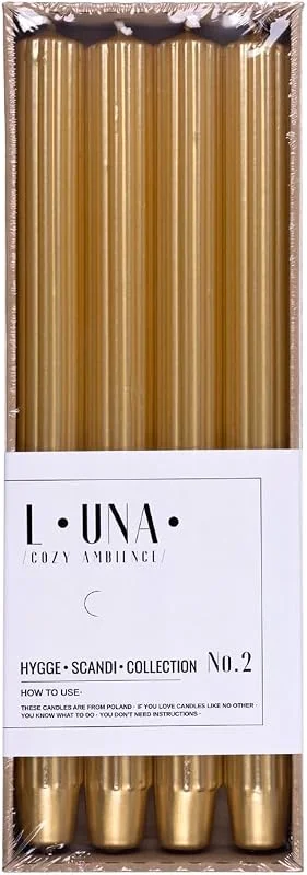 Besuche den DONAU HOME-Store Set Lange Stabkerzen Gerippt, Golden, 4 Stück, 30 x Ø 2, 5cm Unparfümiert, Geriffelte Stabkerzen, Tafelkerzen zur Dekoration im Wohnzimmer, Bad, 10 Stunden Brenndauer, Leuchterkerzen — Kerzenlicht Abendessen
