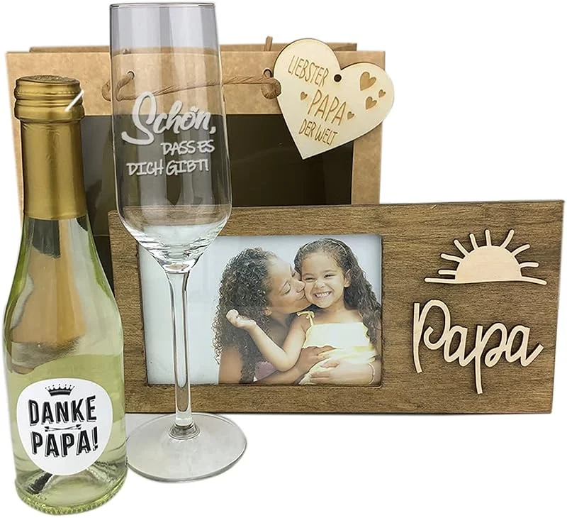Besuche den schenken-24-Store Geschenk für Papa graviertes Sektglas Perlwein Holzherz Präsentkorb — Wein und Festtafel