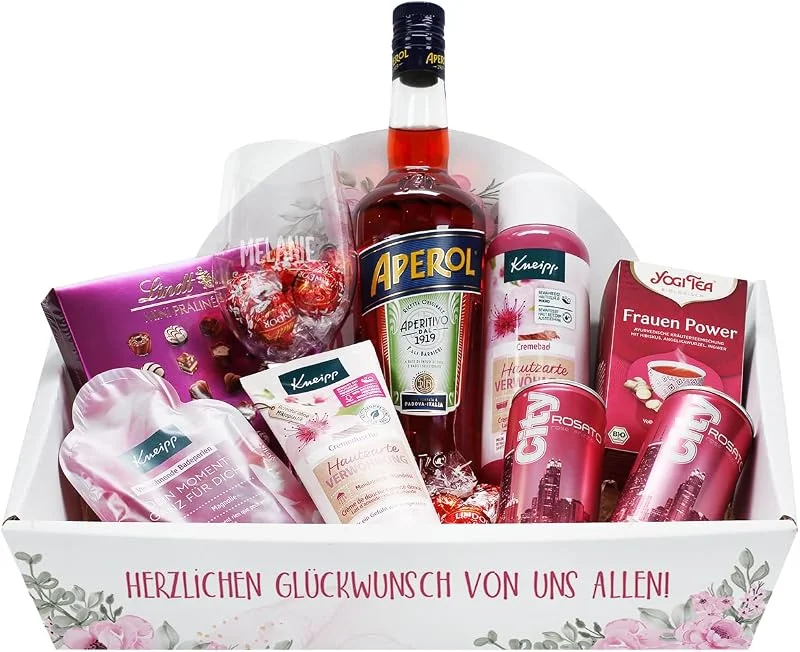Besuche den Herz & Heim-Store Herz & Heim® Präsentkorb für Frauen mit Süßem, 0, 7l Aperol, Glas, Secco und Verwöhnprodukten (Weinglas mit Gravur) — Wein und Festtafel