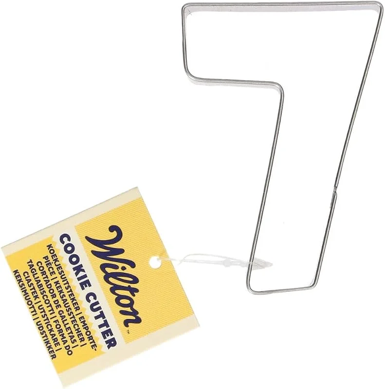 Besuche den FunCakes-Store Wilton Cookie Cutter Number 7: Keksausstecher Edelstahl, Ausstecher Set für Keks, Plätzchen: Ausstechformen Zahlen und Buchstaben - 7, 8 cm, 02-0-0538 — Weihnachtskueche