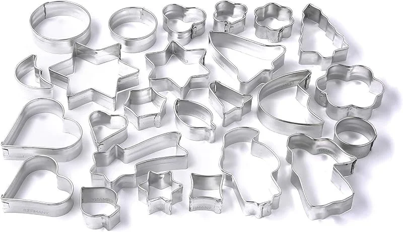 Besuche den Zenker-Store Zenker 25er Ausstecher-Set, Patisserie, Ausstecher für Plätzchen, Kekse und Fondant, Ausstechformen in unterschiedlichen Größen und vielfältigen Motiven, Menge: 1 x 25er-Set, Farbe: silber — Weihnachtskueche