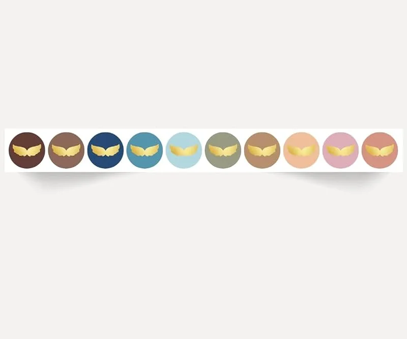Besuche den Henriettes-ART-Store Engelsflügel Sticker 10 Stück – Flügel für Dich – Spirituelle Aufkleber mit goldener Symbolik – Mutmacher für Trauer, Trost, Geschenk, Dankeschön, Journal, Karte, Achtsamkeit, Lichtzeichen 25 mm rund — Geschenkverpackung