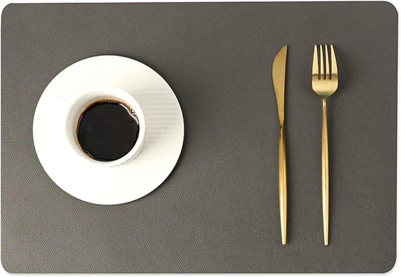 Besuche den Epinki-Store Epinki Tischset Elegant Quadratisch, 2er Set 70% PVC+30% PET Platzmatten Abwaschbar Einfarbig Leder Anti-Rutsch, Tischuntersetzer Wohnzimmer Dunkelgrau für Hause Küche und Hotel, 30x43CM — Küche & Haushalt