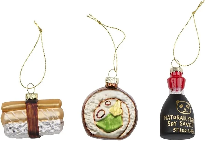Marke: Arti Casa Weihnachtsornament Sushi - Set aus 3 Christbaumkugeln aus Glas - Sushi, Sushirolle und Sojasauce - Originelle und lustige Weihnachtsdeko für einen modernen Weihnachtsbaum - Mehrfarbig