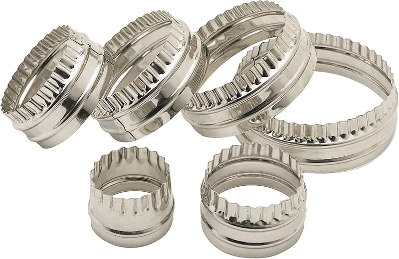 Besuche den KitchenCraft-Store KitchenCraft Doppelseitiges Gebäckausstecher-Set mit geriffelten, runden Kanten, Edelstahl, 6-teilig, Silber — Weihnachtskueche