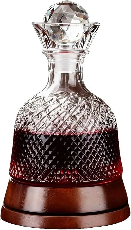 Marke: Fhlprte Whiskey Karaffe, Decanter aus Glas, 1.5L Wein-Karaffe aus Kristallglas, mit Deckel Schnitzerei-Design, Wein Dekanter, Hausbar Dekanter zum Umfüllen von Alkohol, Geschenke für Männer (Holz Boden) — Wein und Festtafel