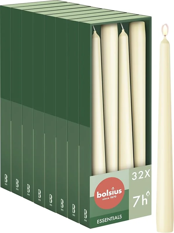 Besuche den bolsius-Store Bolsius Glatte Spitzkerzen - Elfenbein - 32 Stück im Karton - Dekorative Haushaltkerzen - Brenndauer 7 Stunden - Unparfümierte - Enthält Natürliches Pflanzenwachts - Ohne Palmöl - 24, 5 cm — Kerzenlicht Abendessen