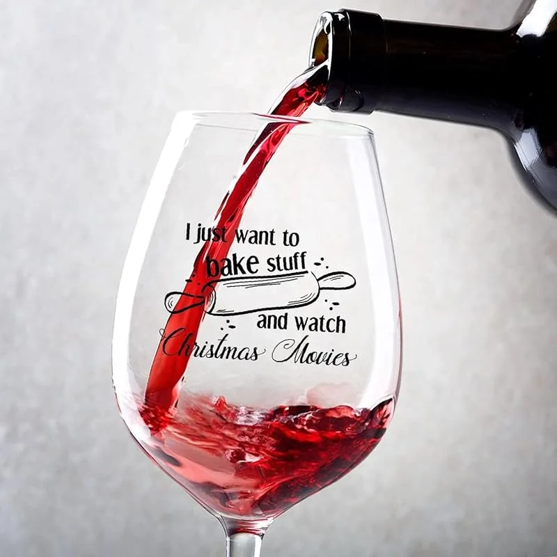 Marke: Rimego Weingläser zum Backen und Ansehen von Weihnachtsfilmen, individuelle Weingläser, personalisierbar, 2er-Set, tolles Weingeschenk für Hochzeitstag, Weihnachten, Geburtstag, 313 ml — Wein und Festtafel